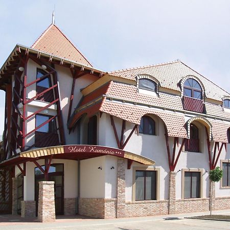 Hotel Kumánia Kisujszallas Kültér fotó