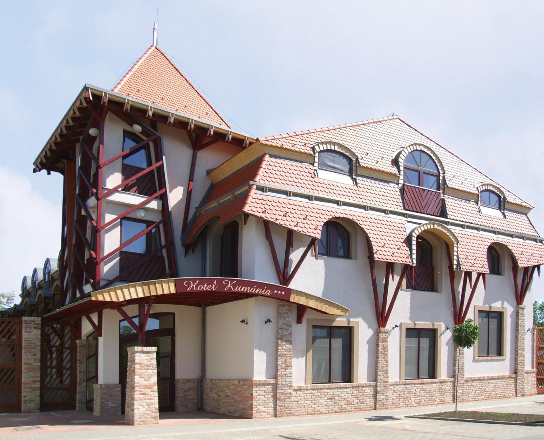 Hotel Kumánia Kisujszallas Kültér fotó